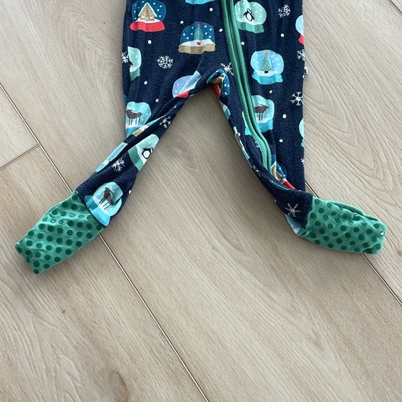 Kiki + Lulu Bamboo Convertible Footie Pajamas Christmas - Picture 4 of 5